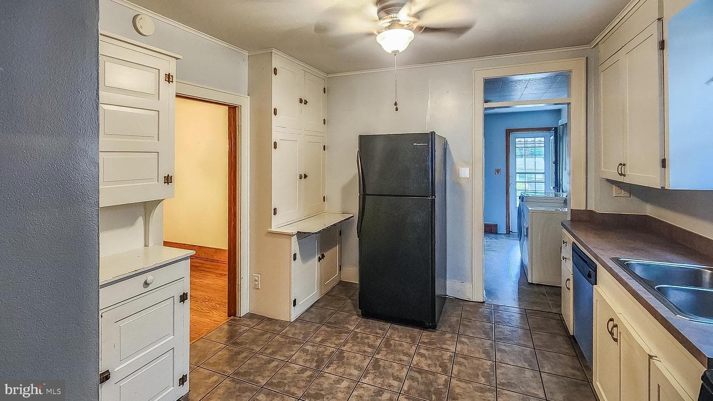 603 Lincoln Street photo 9