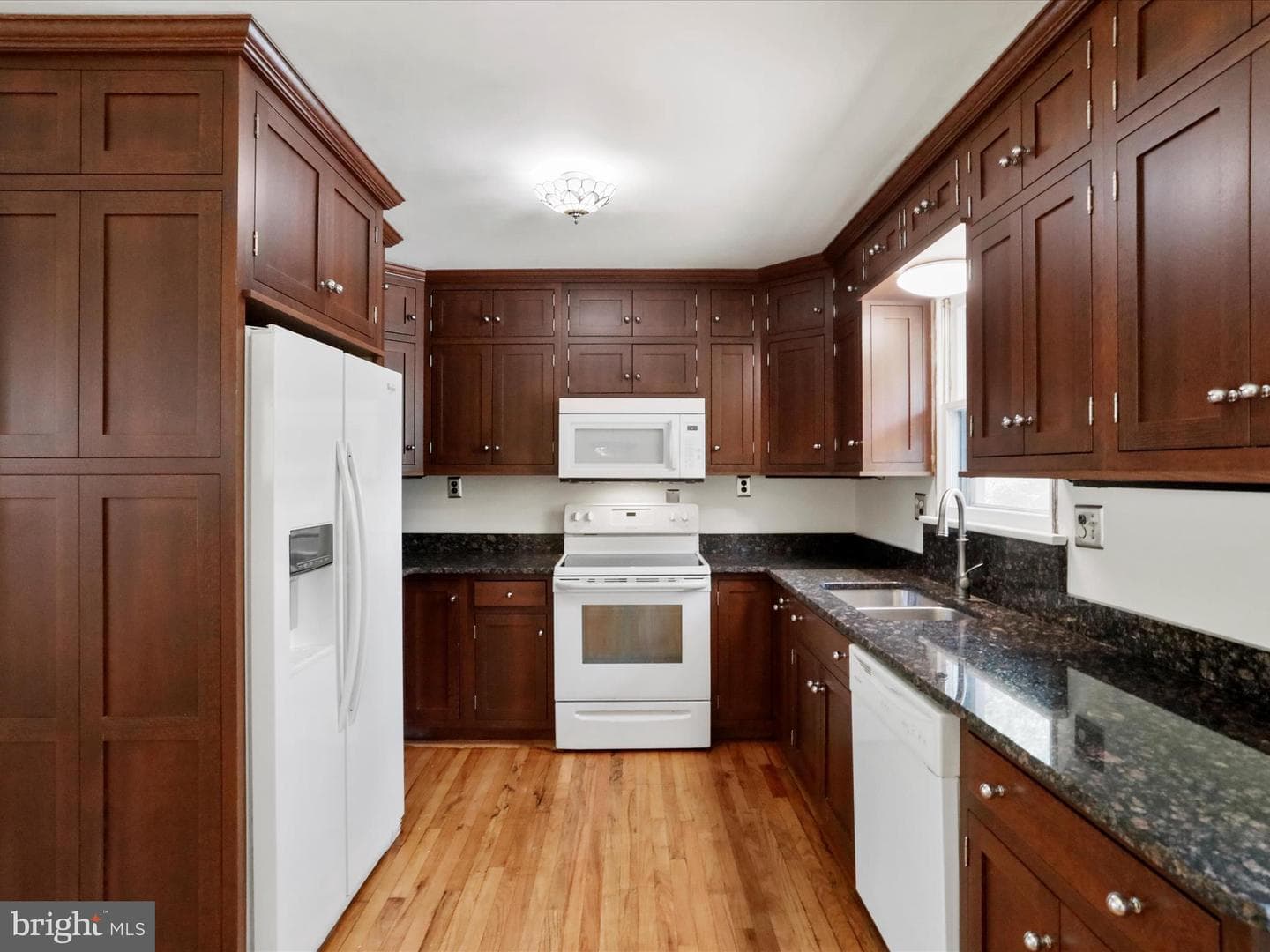 810 Winifred Road photo 6