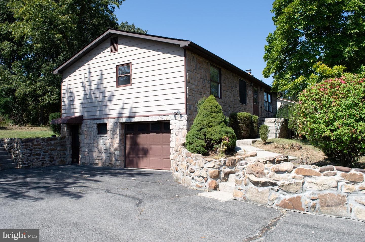 12713 Winchester photo 15