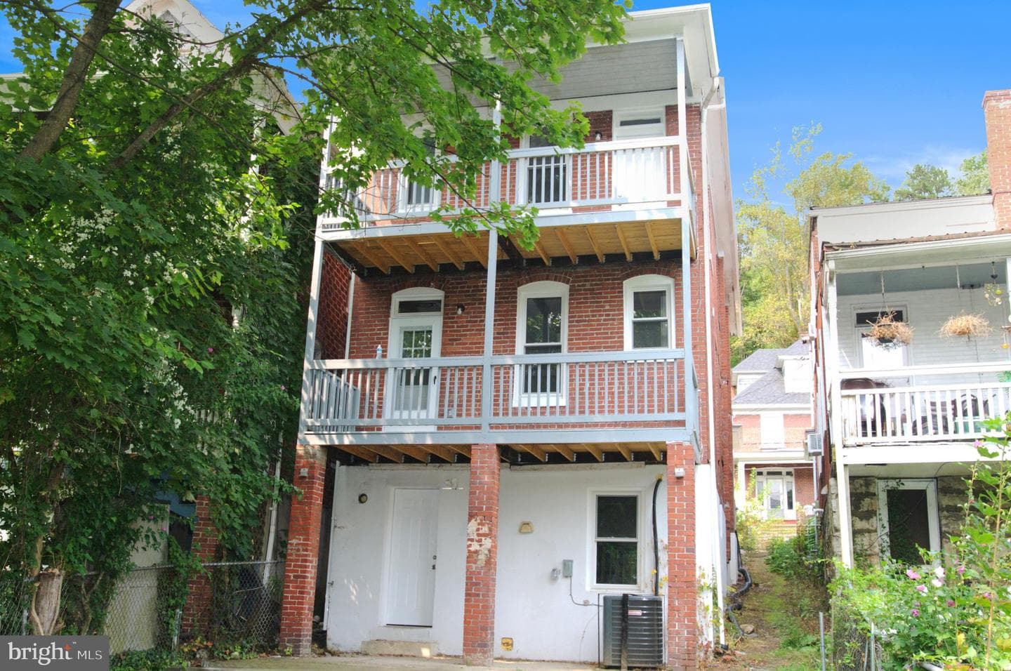 703 Bedford St photo 24