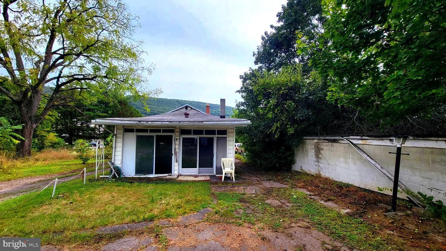 1073 National Highway photo 5
