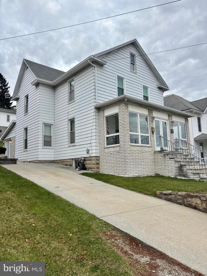 256 E Main Street photo 3