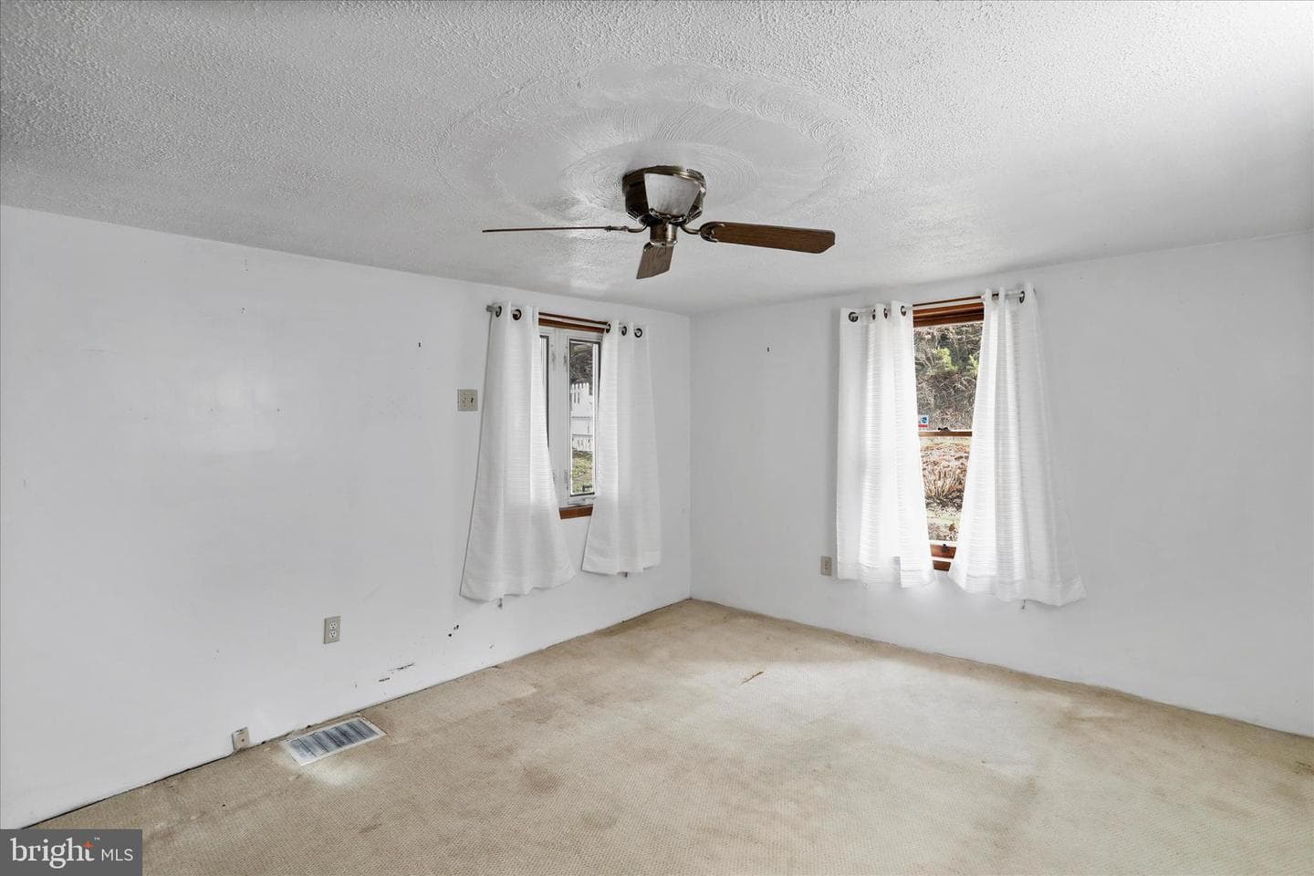 712 Golden Lane photo 4