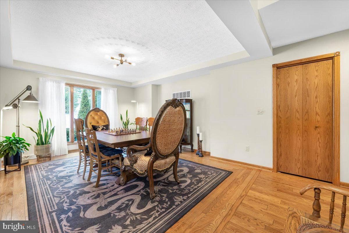887 Weires Avenue photo 18