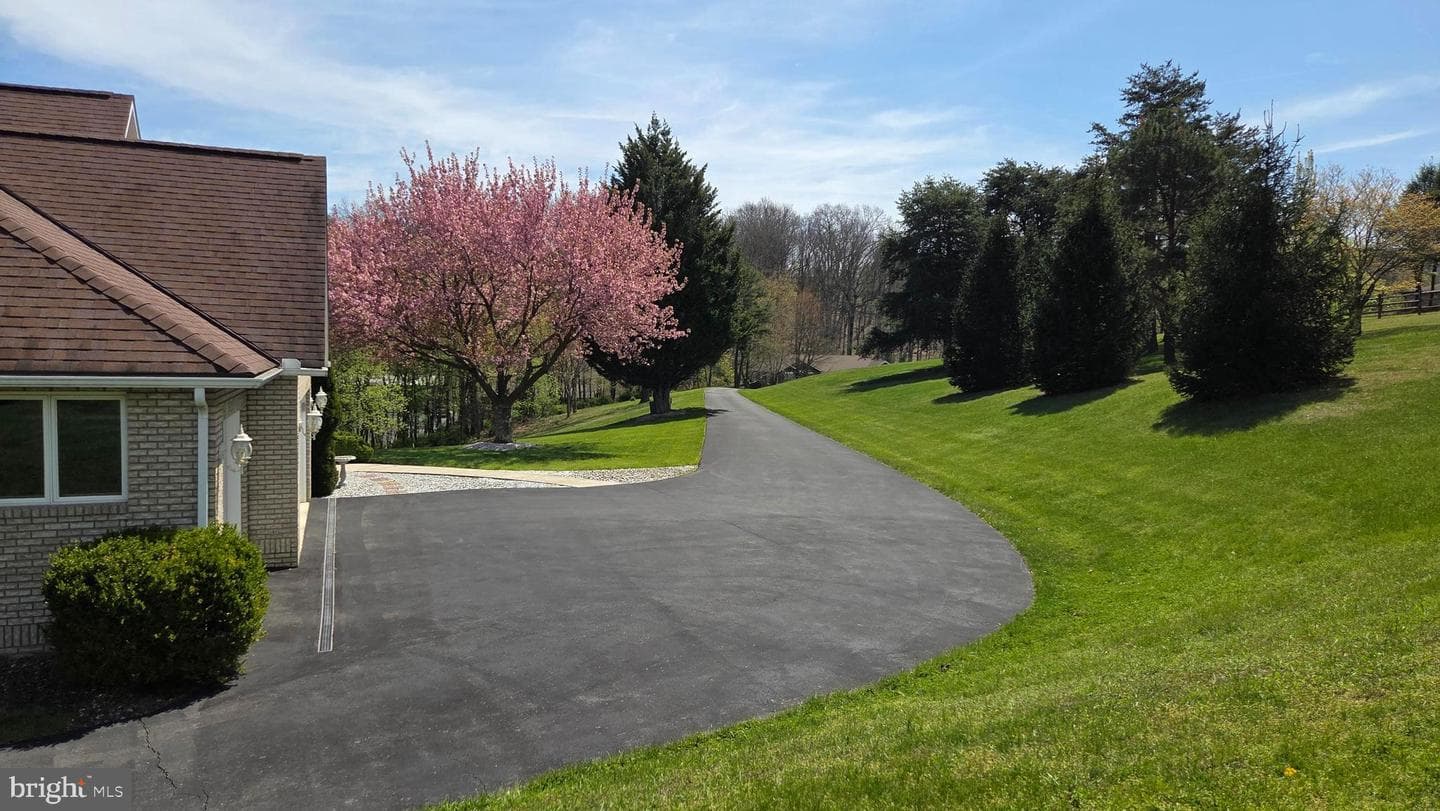 887 Weires Avenue photo 3
