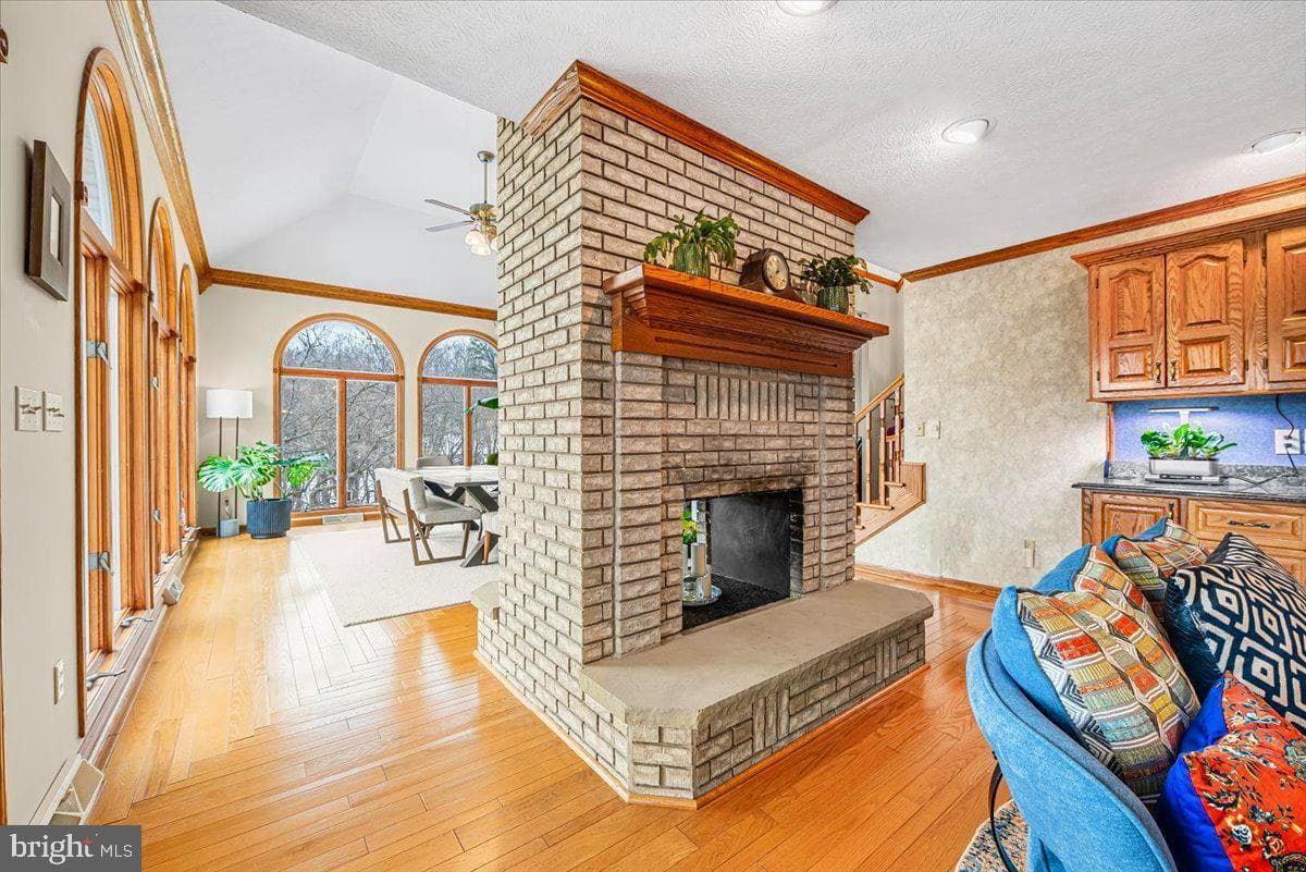 887 Weires Avenue photo 34
