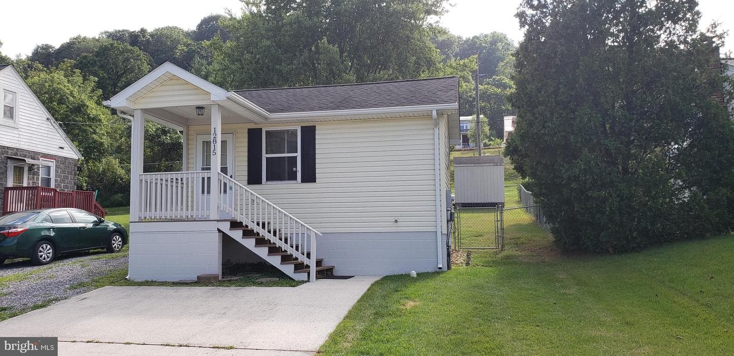12815 Bowling Street photo 1