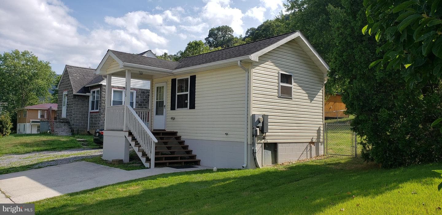 12815 Bowling Street photo 13
