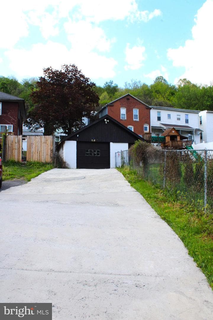 614 Lincoln Street photo 3