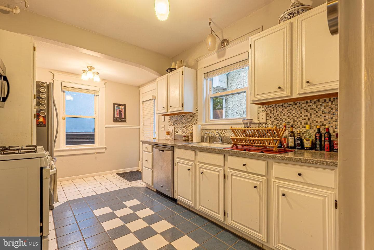 775 Macdonald Ter photo 15