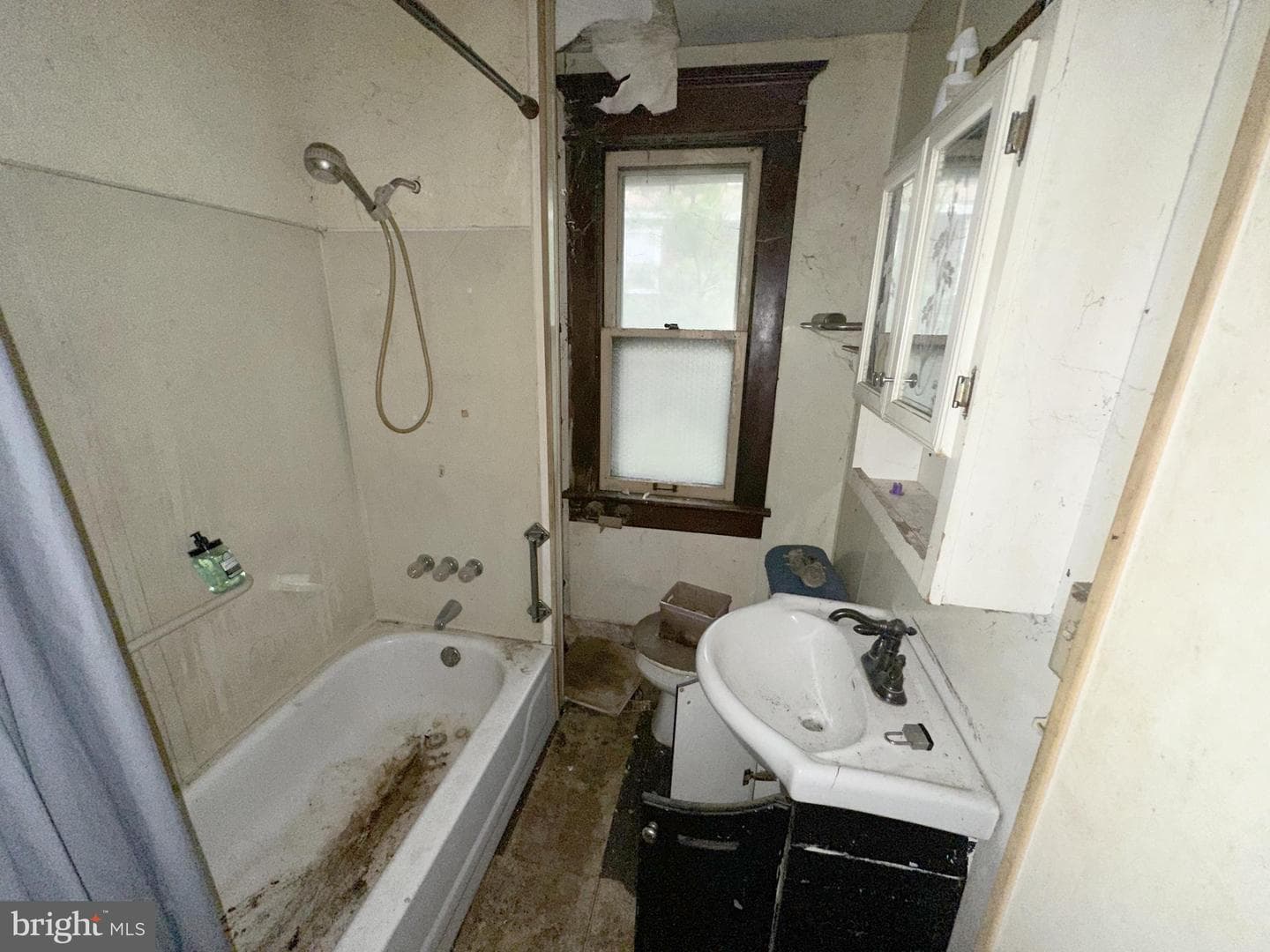 648 Baker Street photo 17