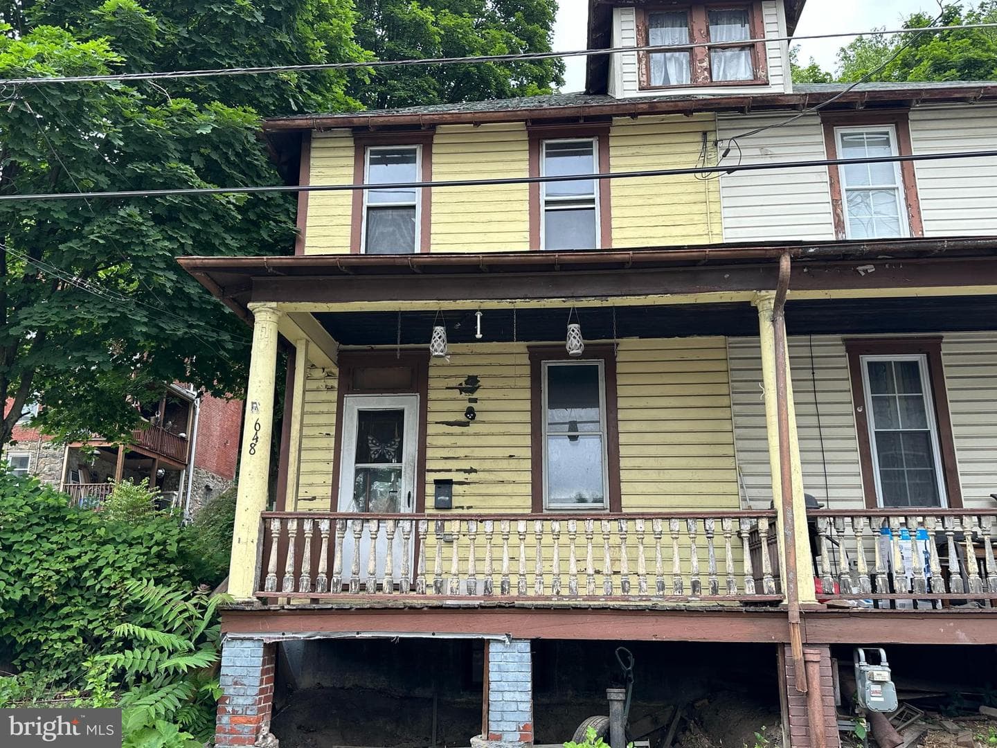 648 Baker Street photo 2