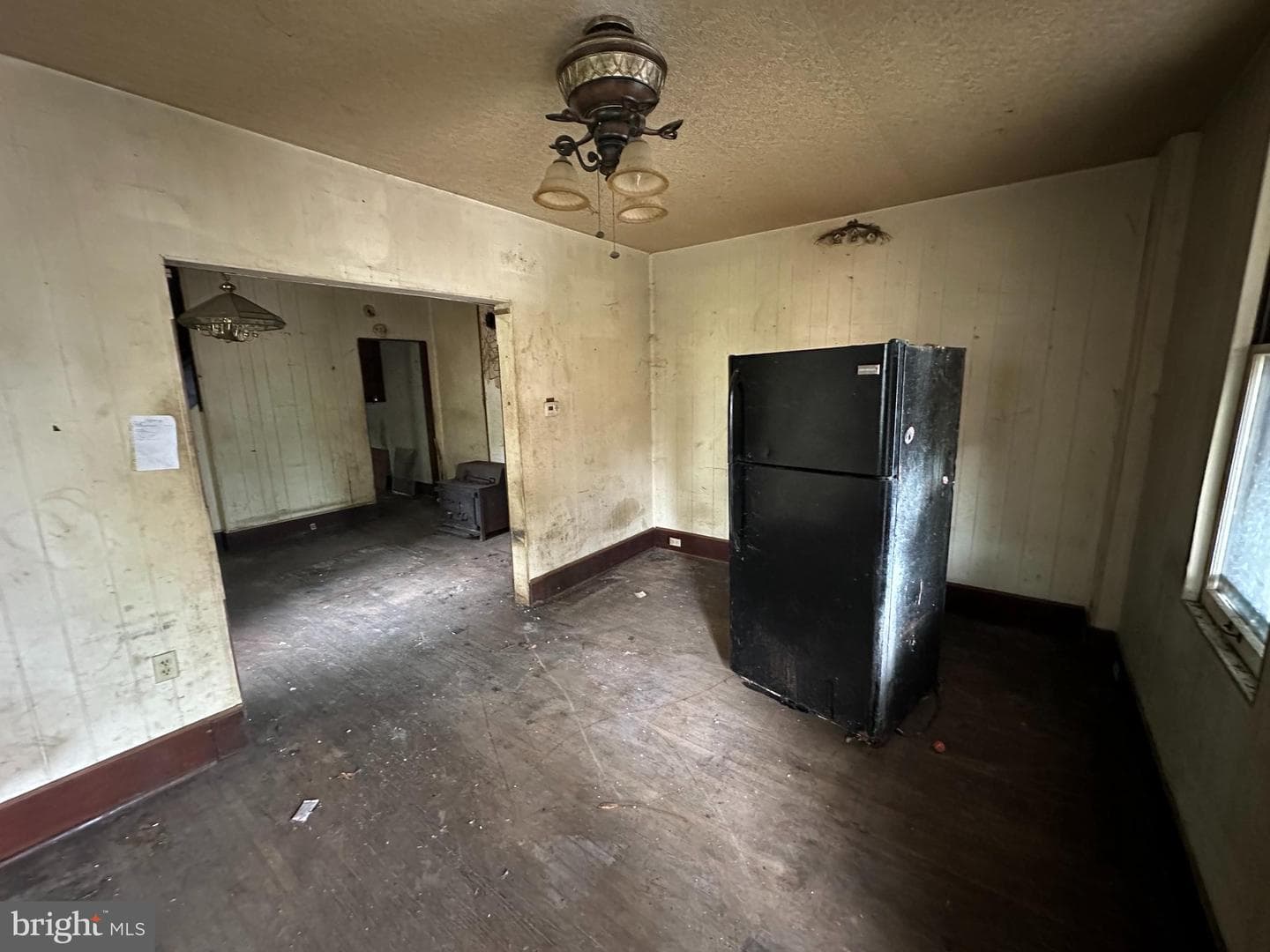 648 Baker Street photo 5