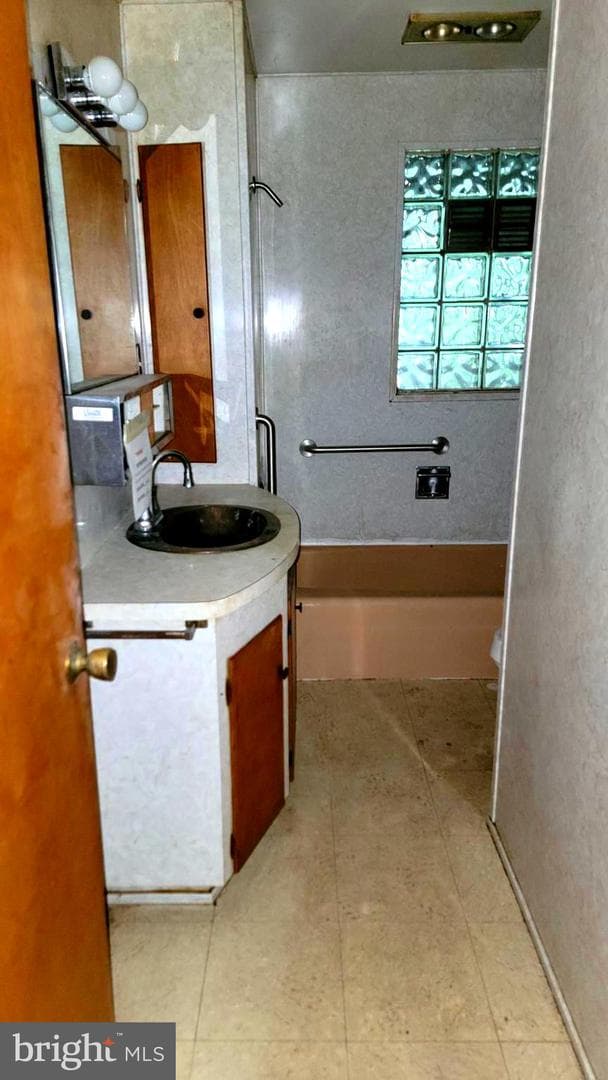 8 Buchanan Avenue photo 13