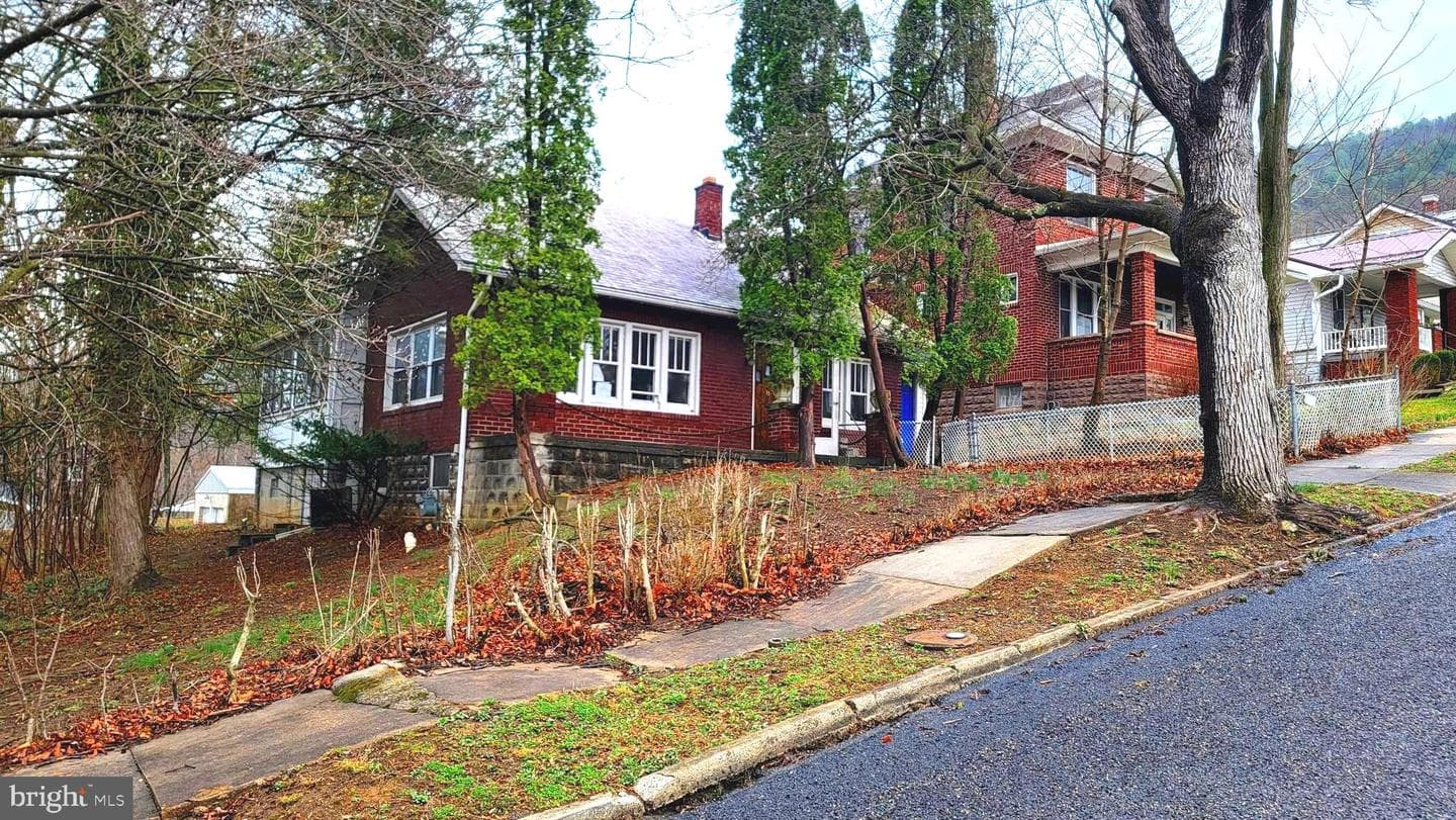 8 Buchanan Avenue photo 3