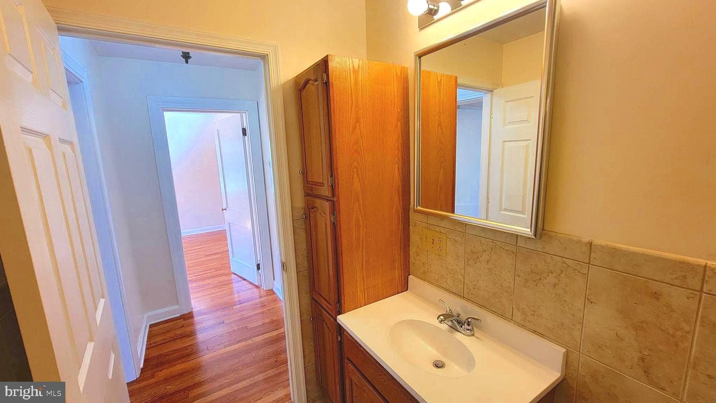 750 Adams Avenue photo 21
