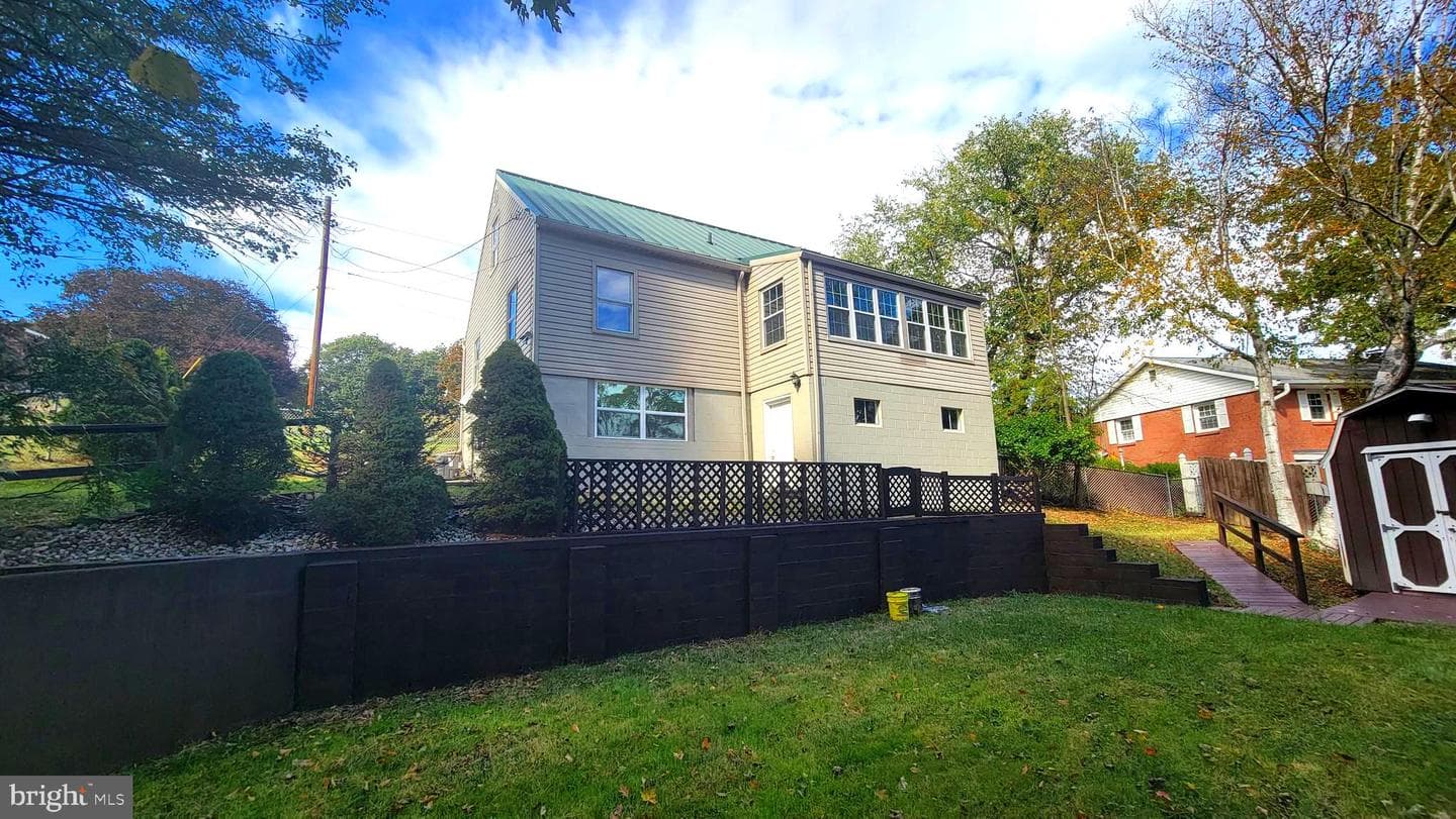 750 Adams Avenue photo 40