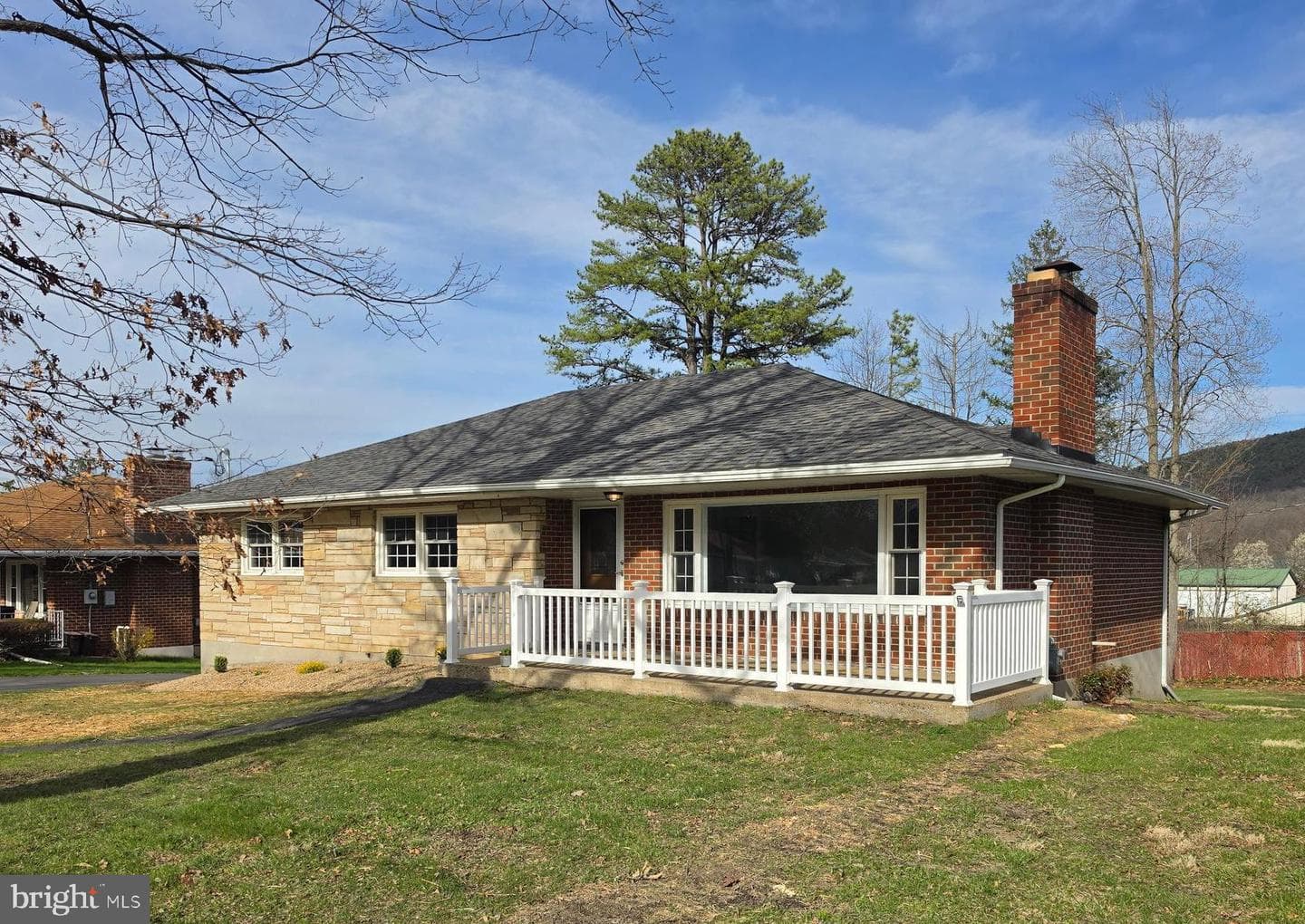 11 Linda Way photo 1