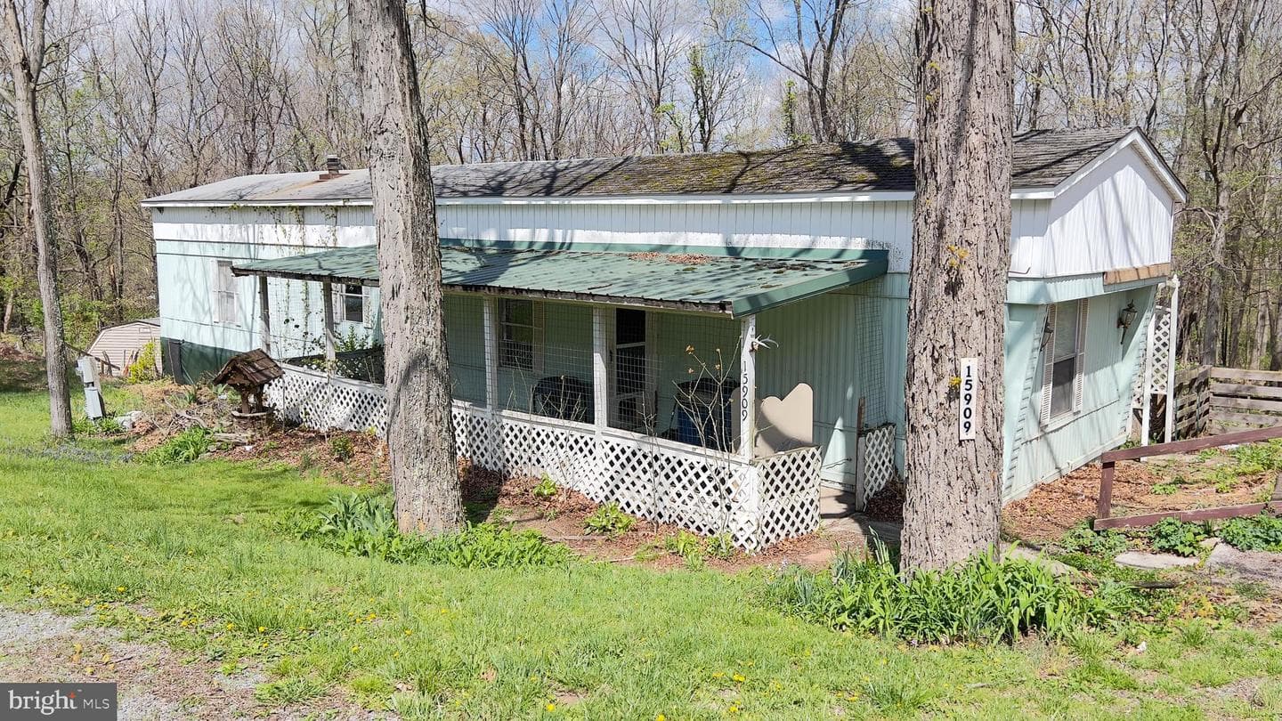 15909 Woodsview Drive photo 1