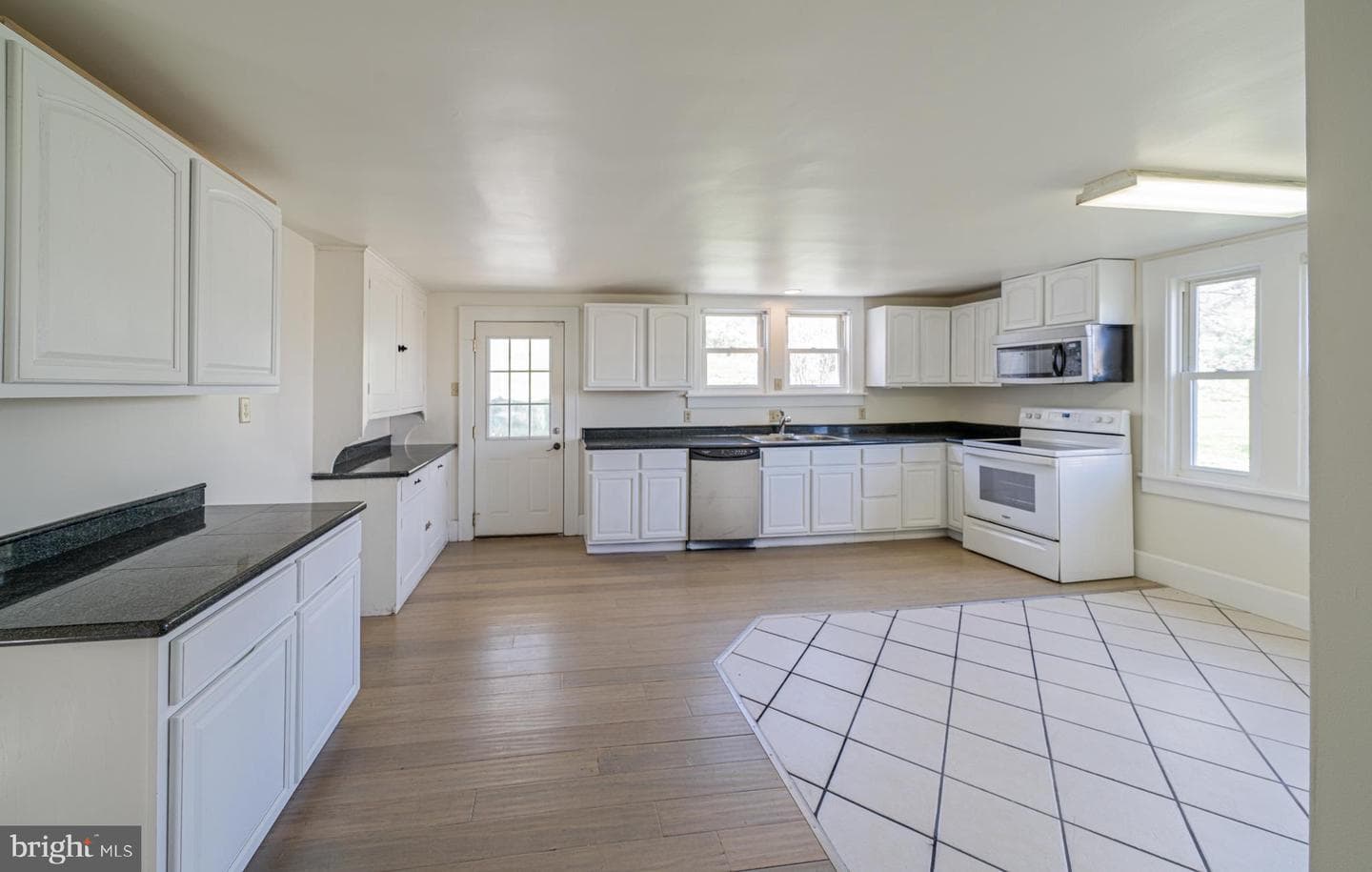 14015 Bedford Road NE photo 12