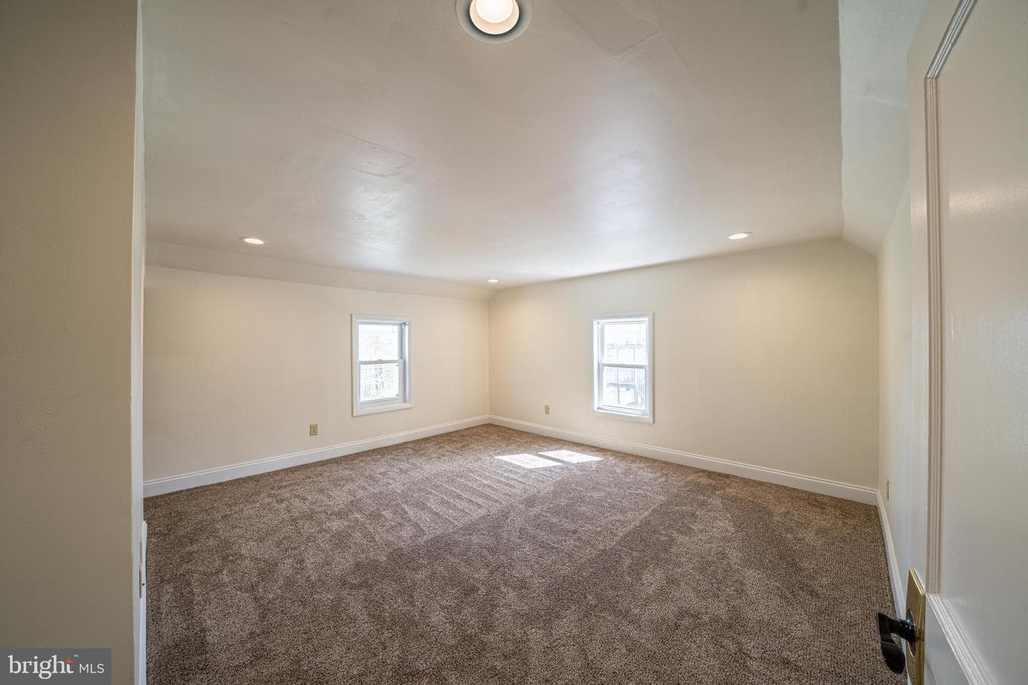 14015 Bedford Road NE photo 35