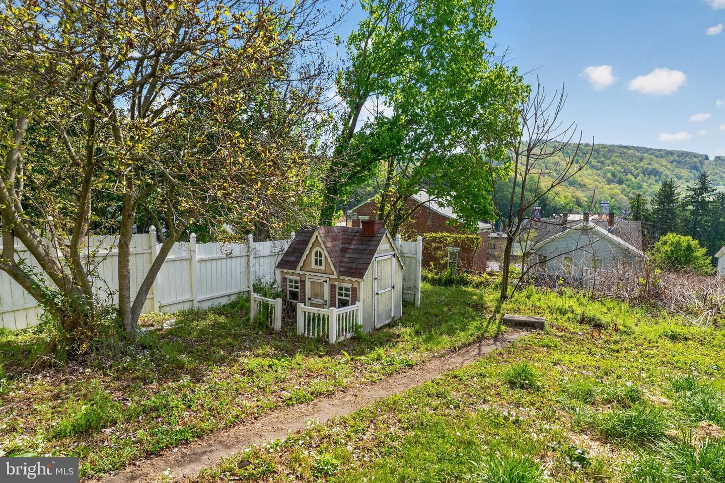306 Hammond Street photo 32