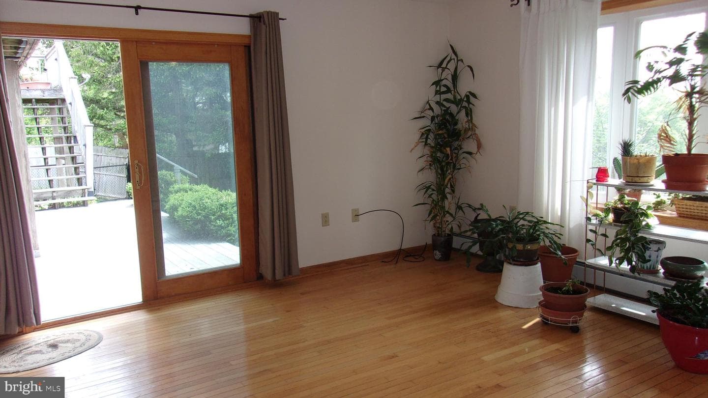 223 Armstrong Avenue photo 28