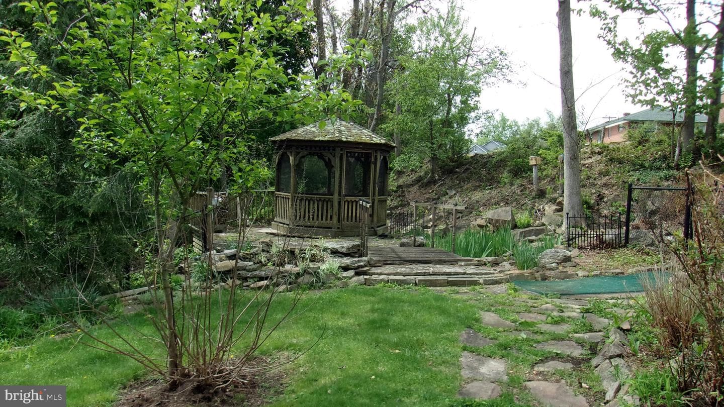 223 Armstrong Avenue photo 37