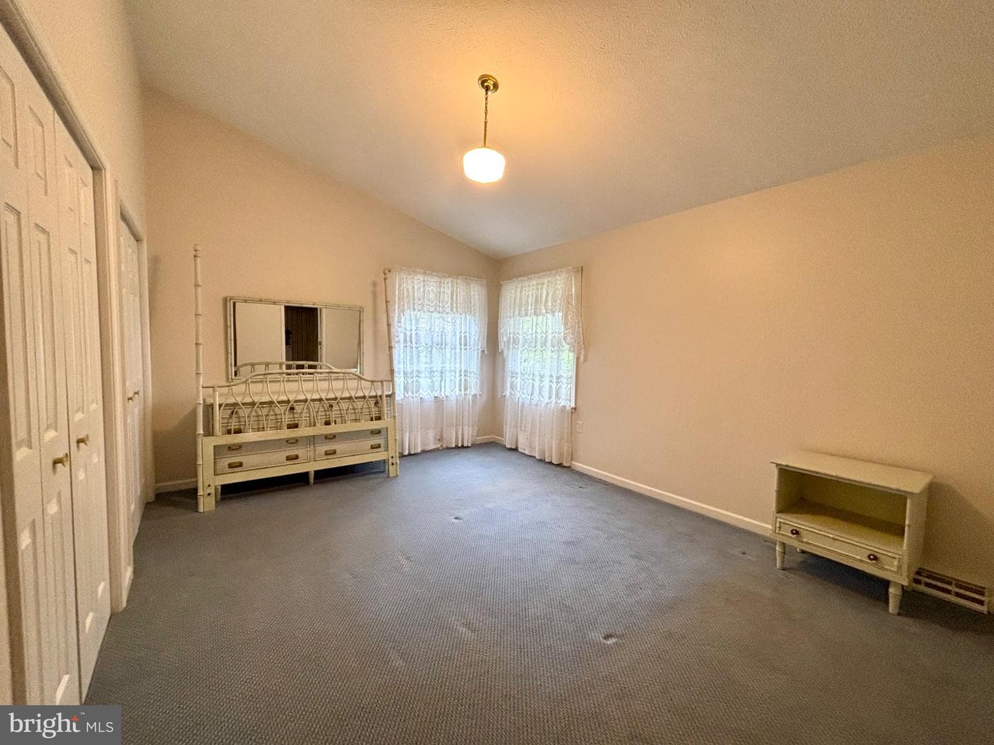 209 James Court photo 27