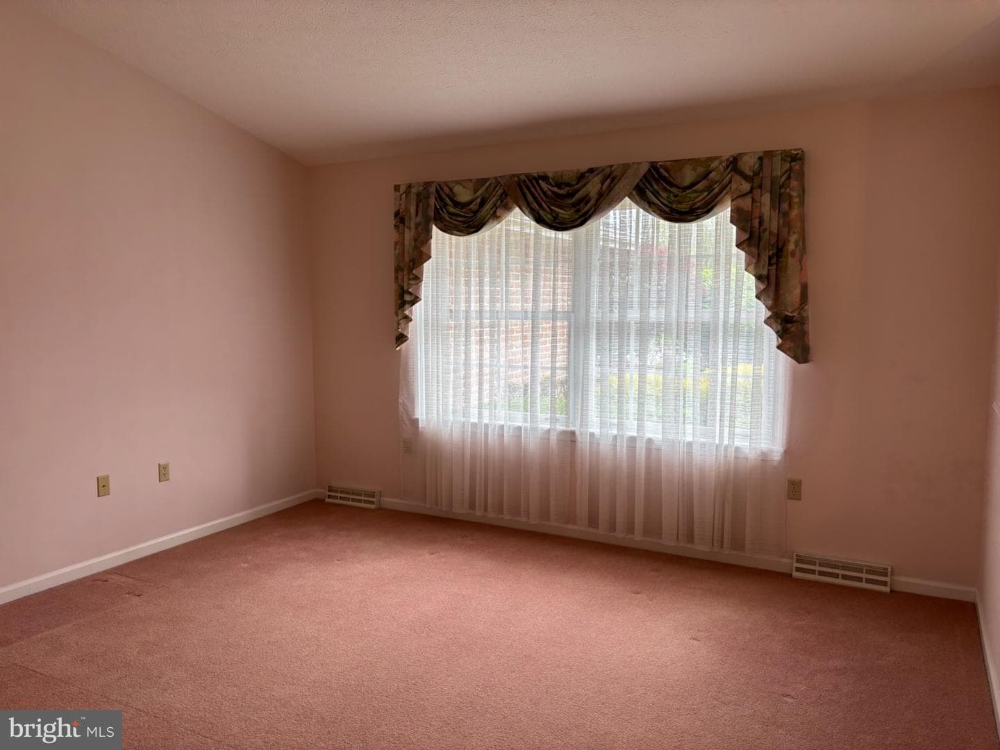 209 James Court photo 34