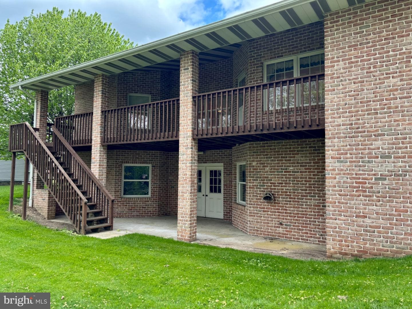209 James Court photo 48