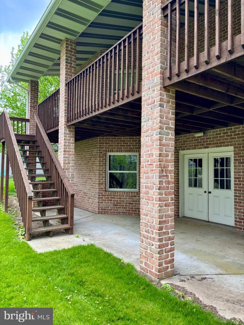 209 James Court photo 49