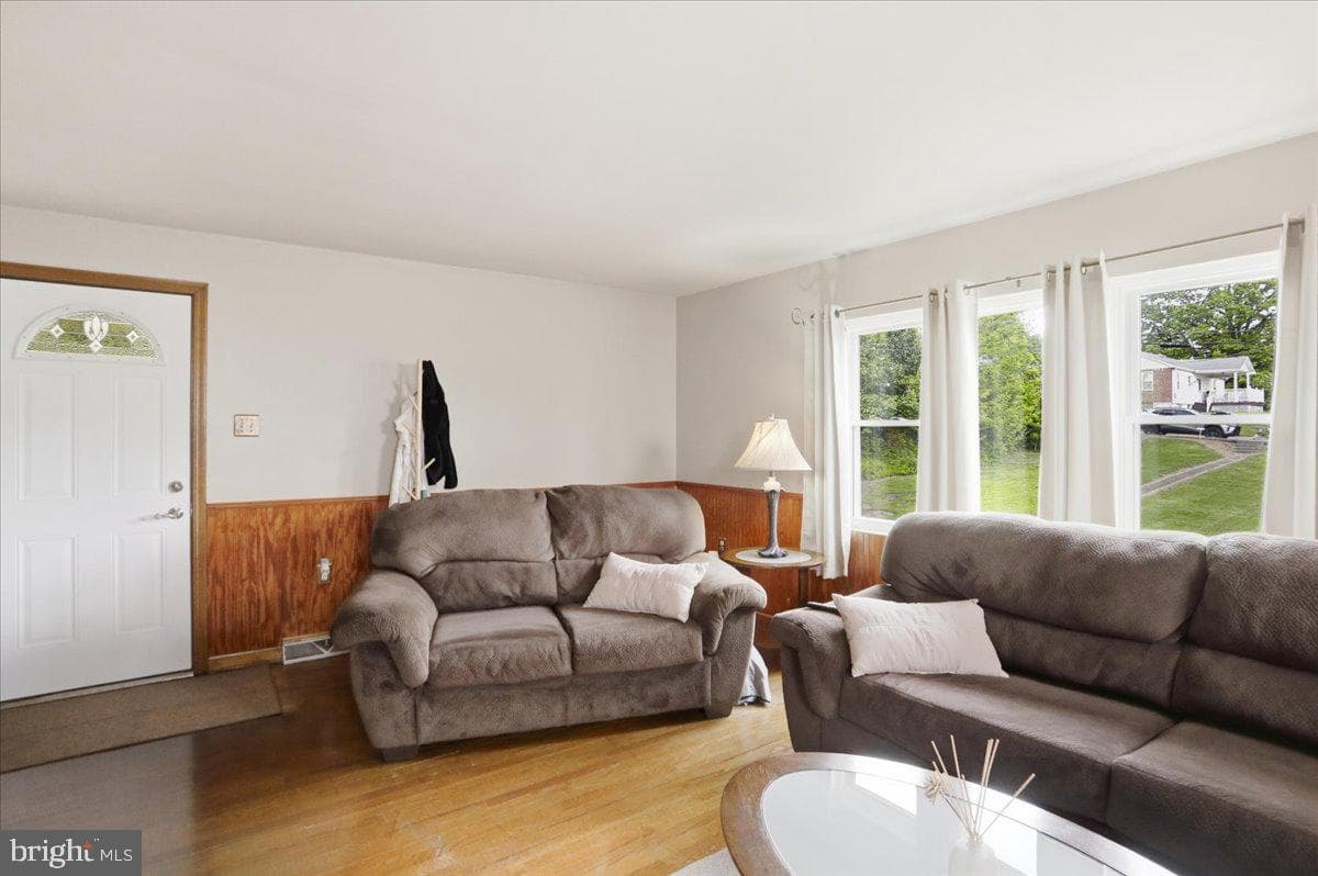 111 Wempe Dr photo 5