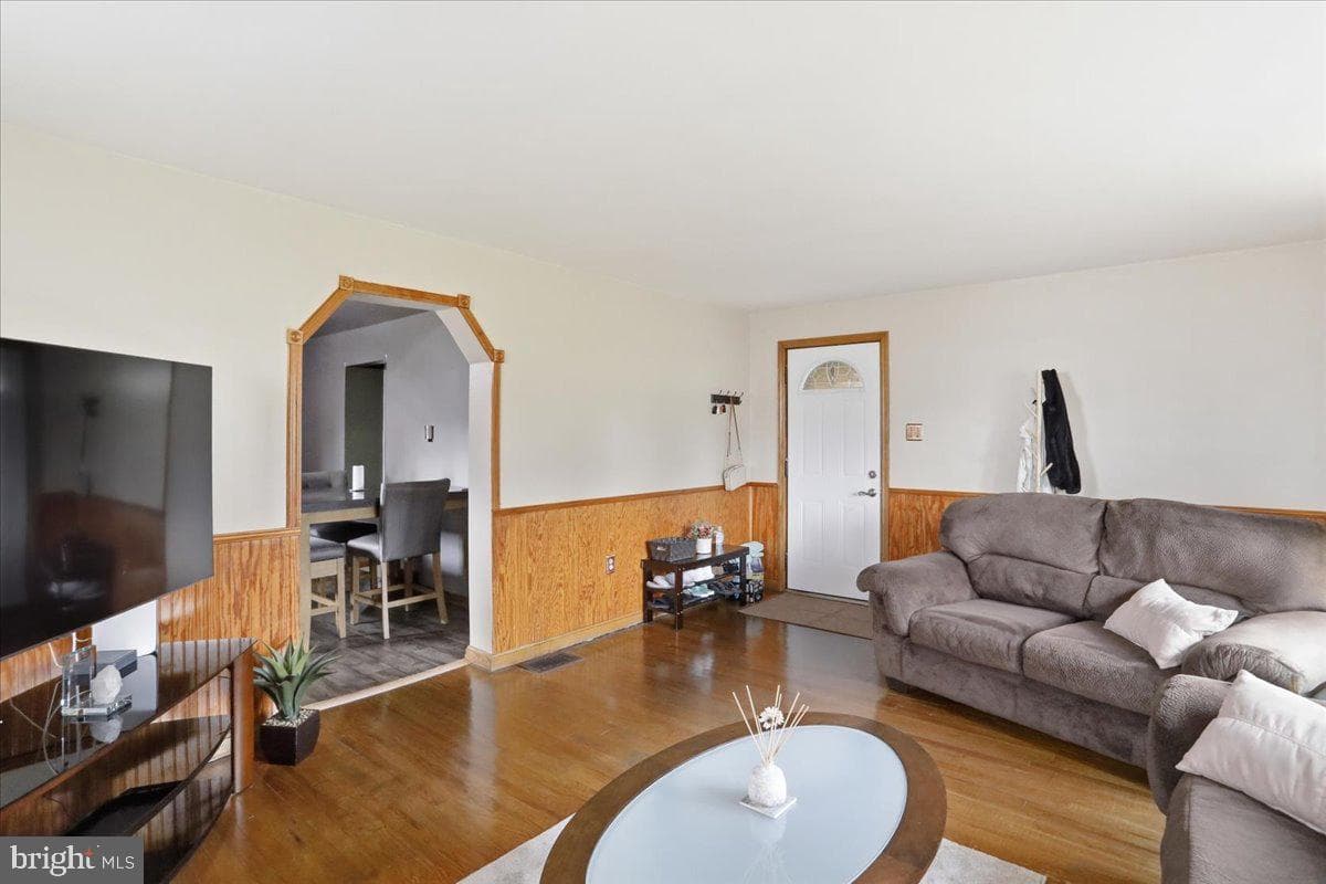 111 Wempe Dr photo 6
