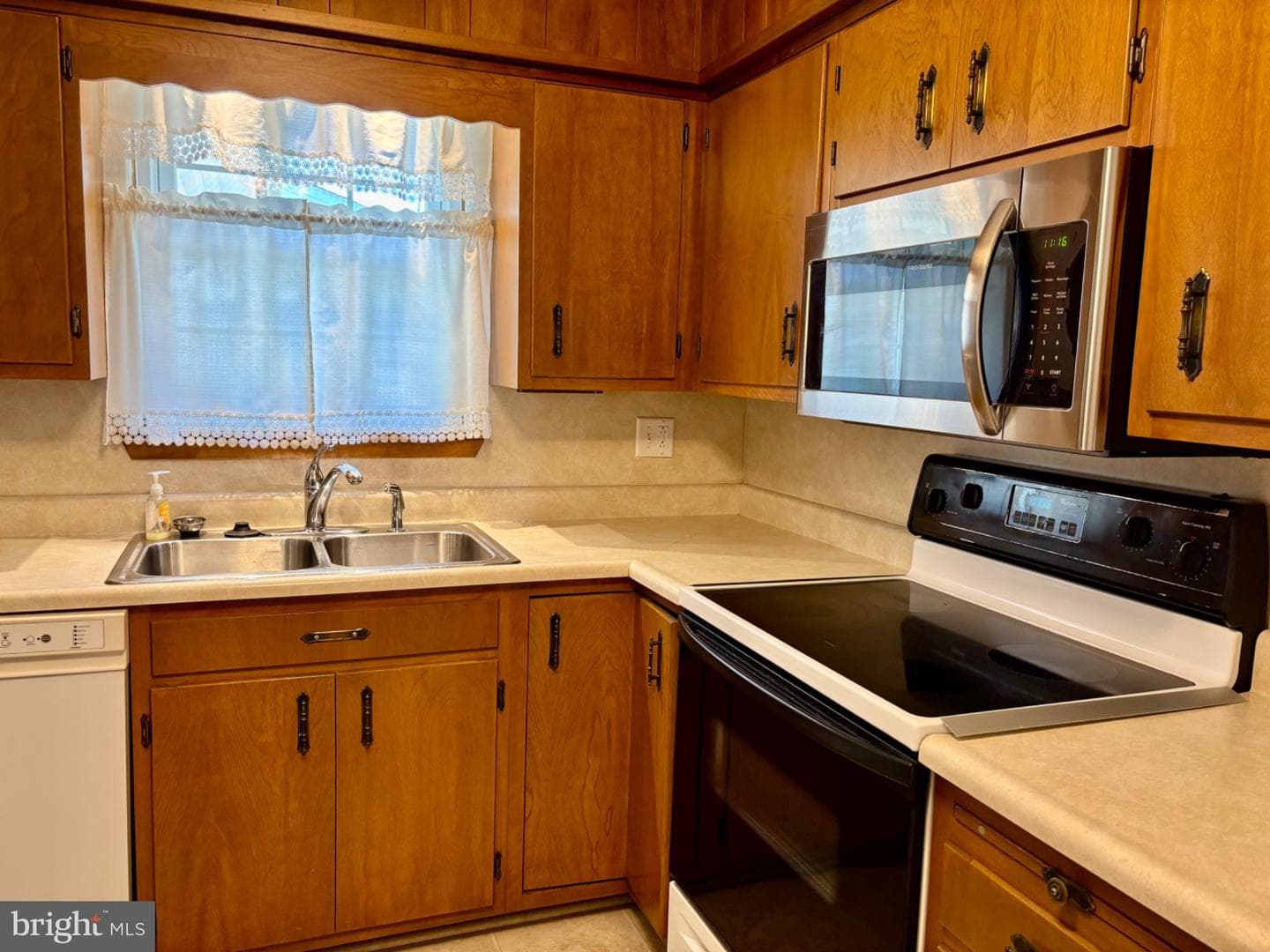 174 Washington Street photo 15