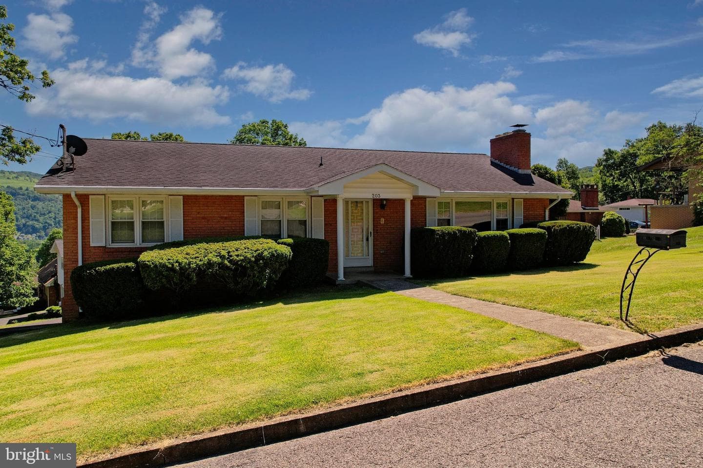 203 Marsh Avenue photo 5