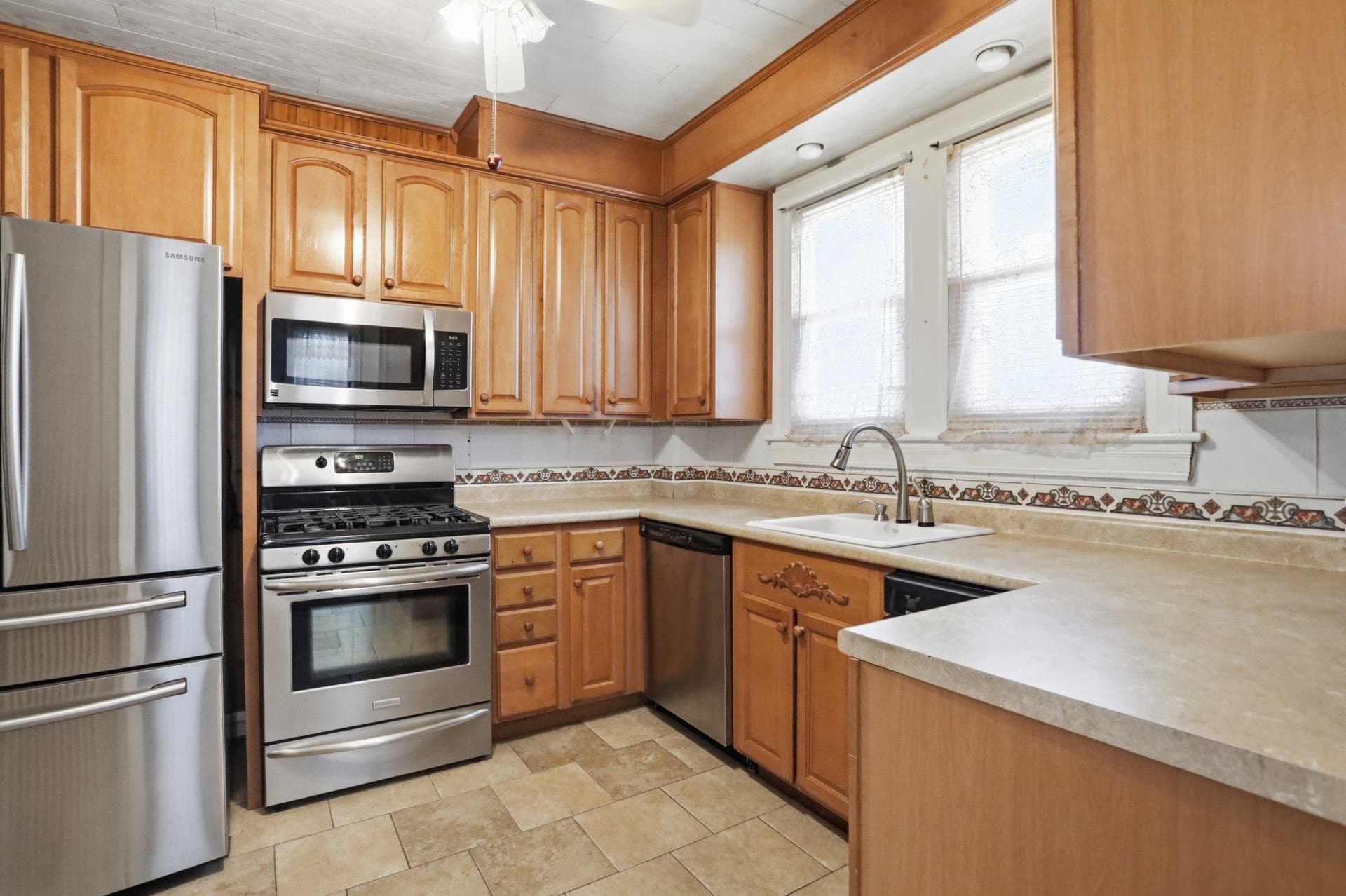 8 S Broadway photo 22