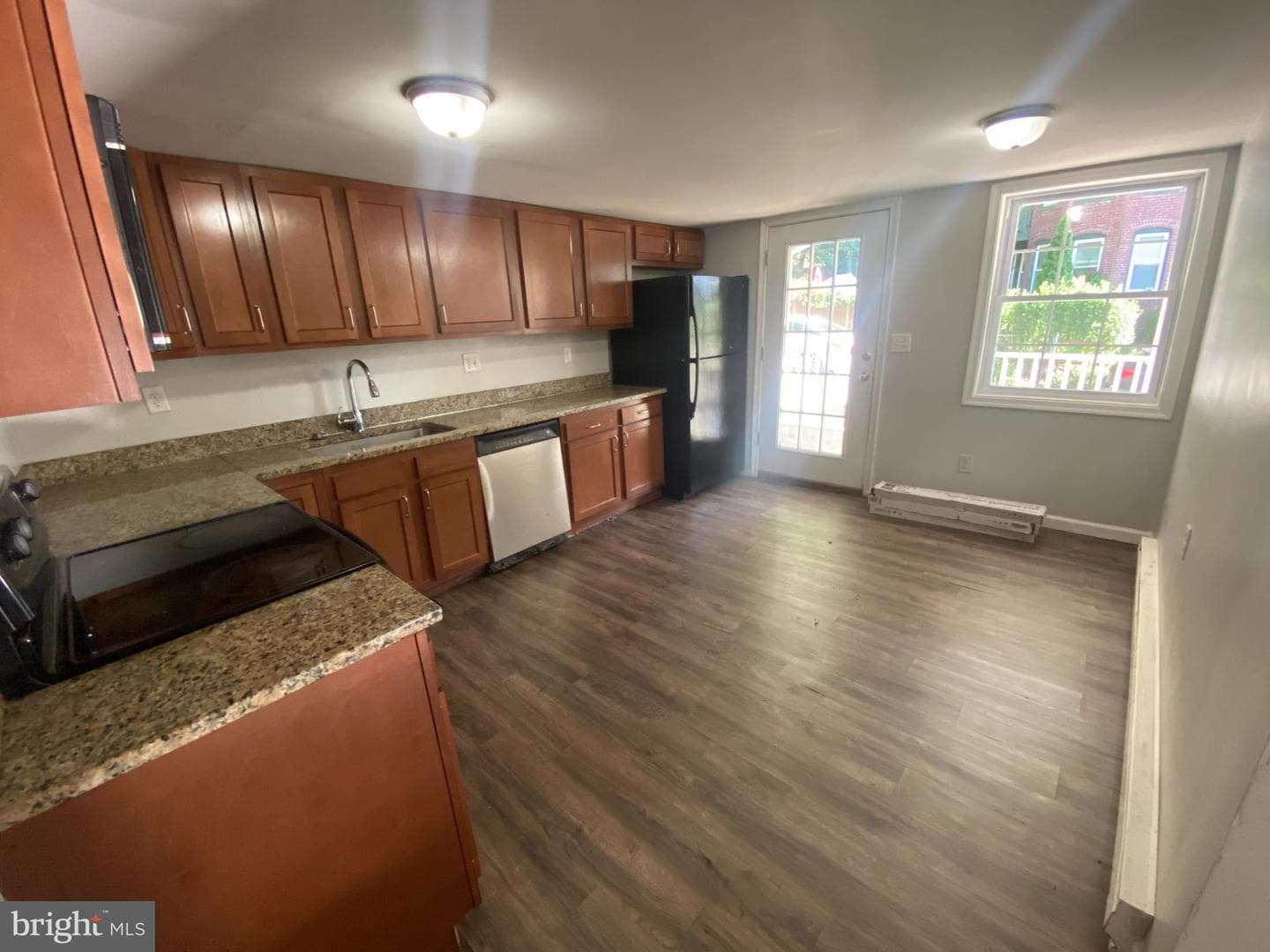 652 Baker Street photo 6