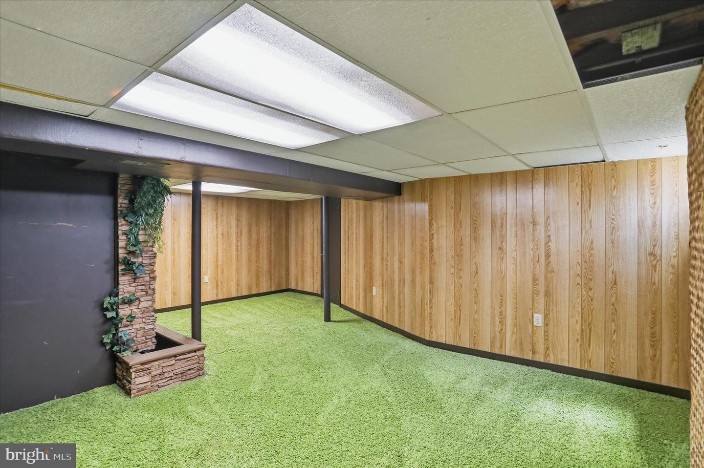 710 Montgomery Avenue photo 40
