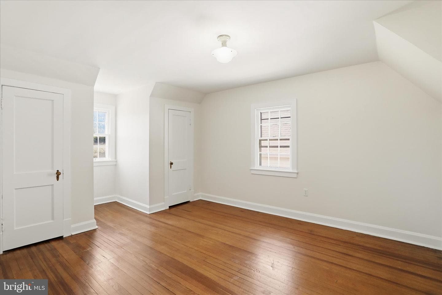 808 Memorial Avenue photo 23