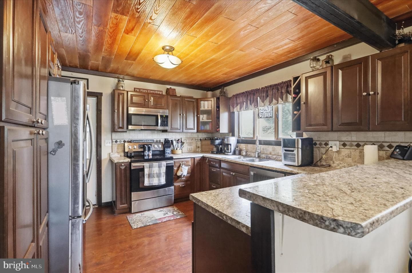 520 Winifred Road photo 8