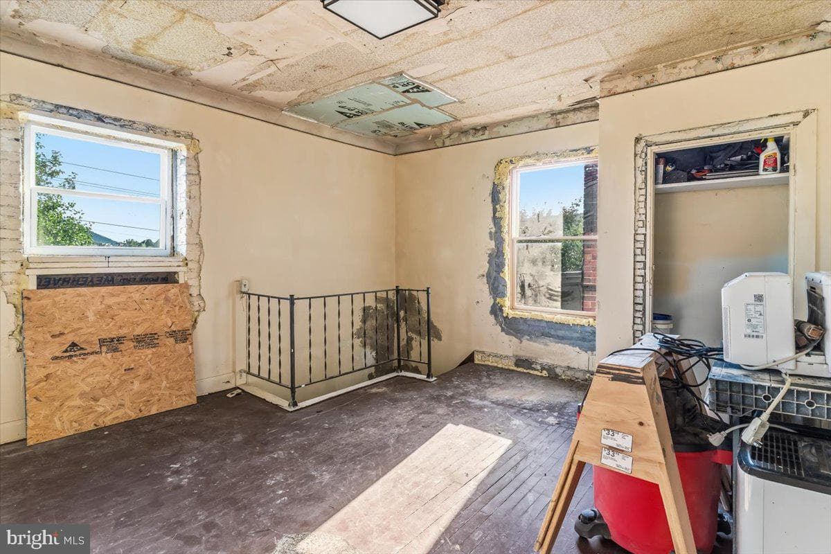 120 Columbia Street photo 26