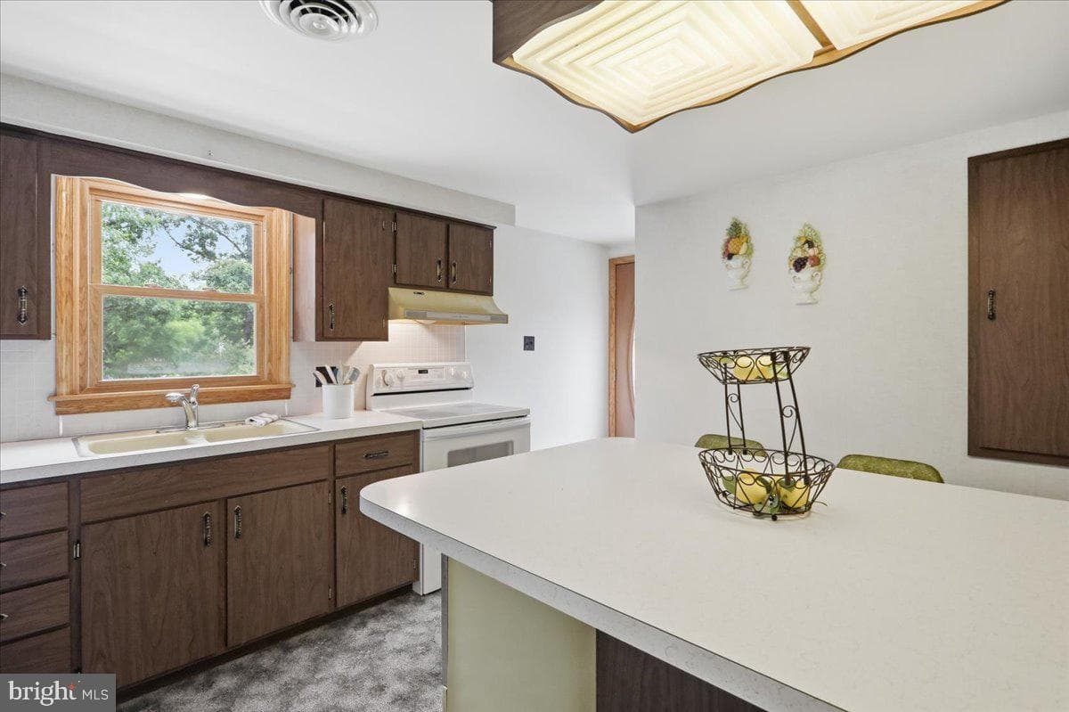 14105 Royal Oak Drive SW photo 9