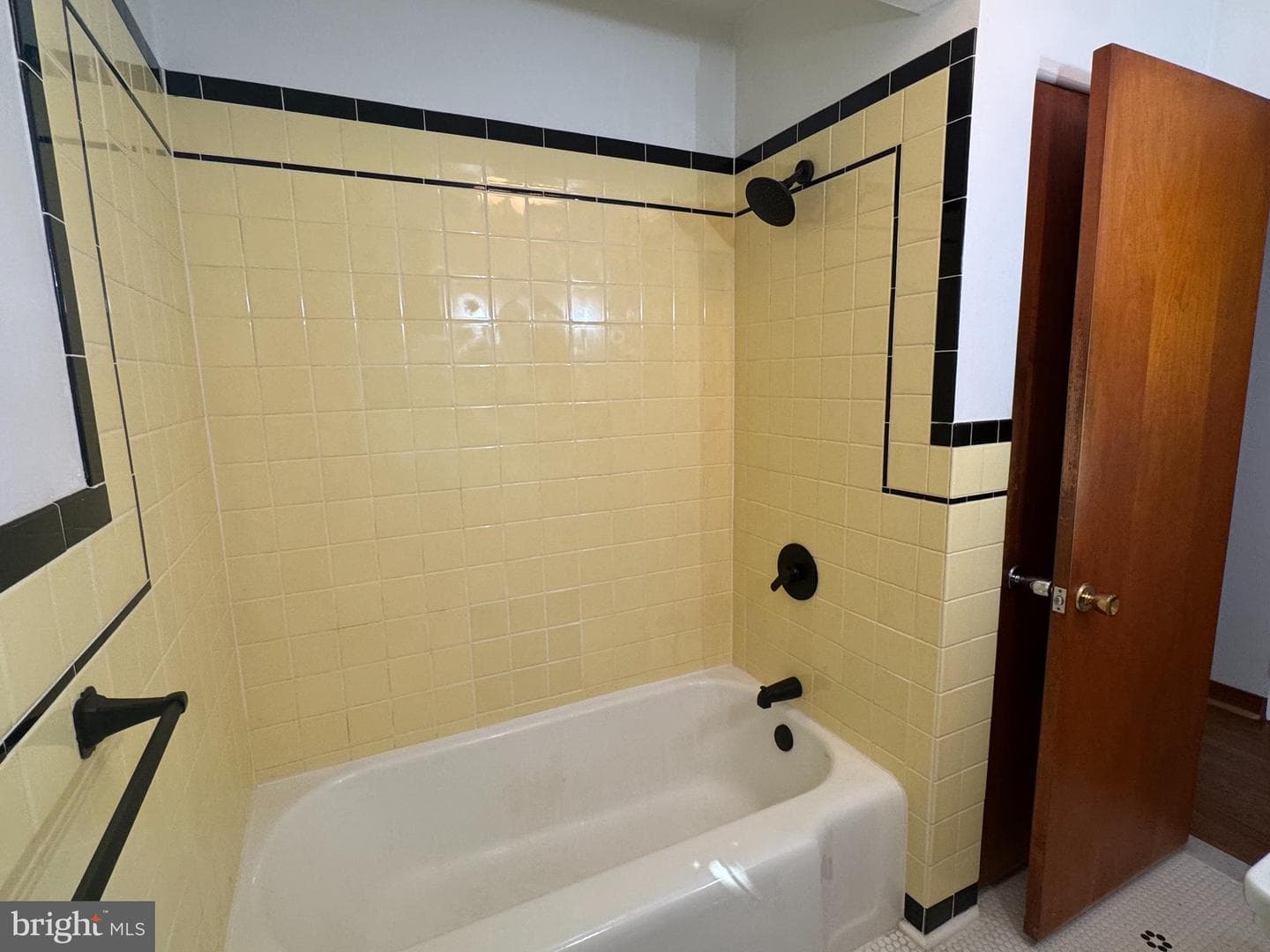 1014 Kent Avenue photo 7