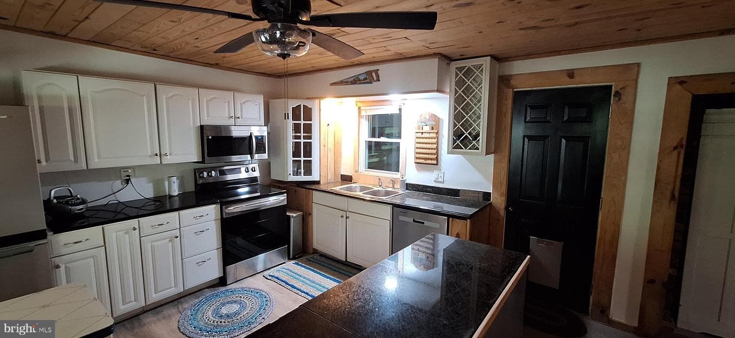 640 Baker Street photo 18