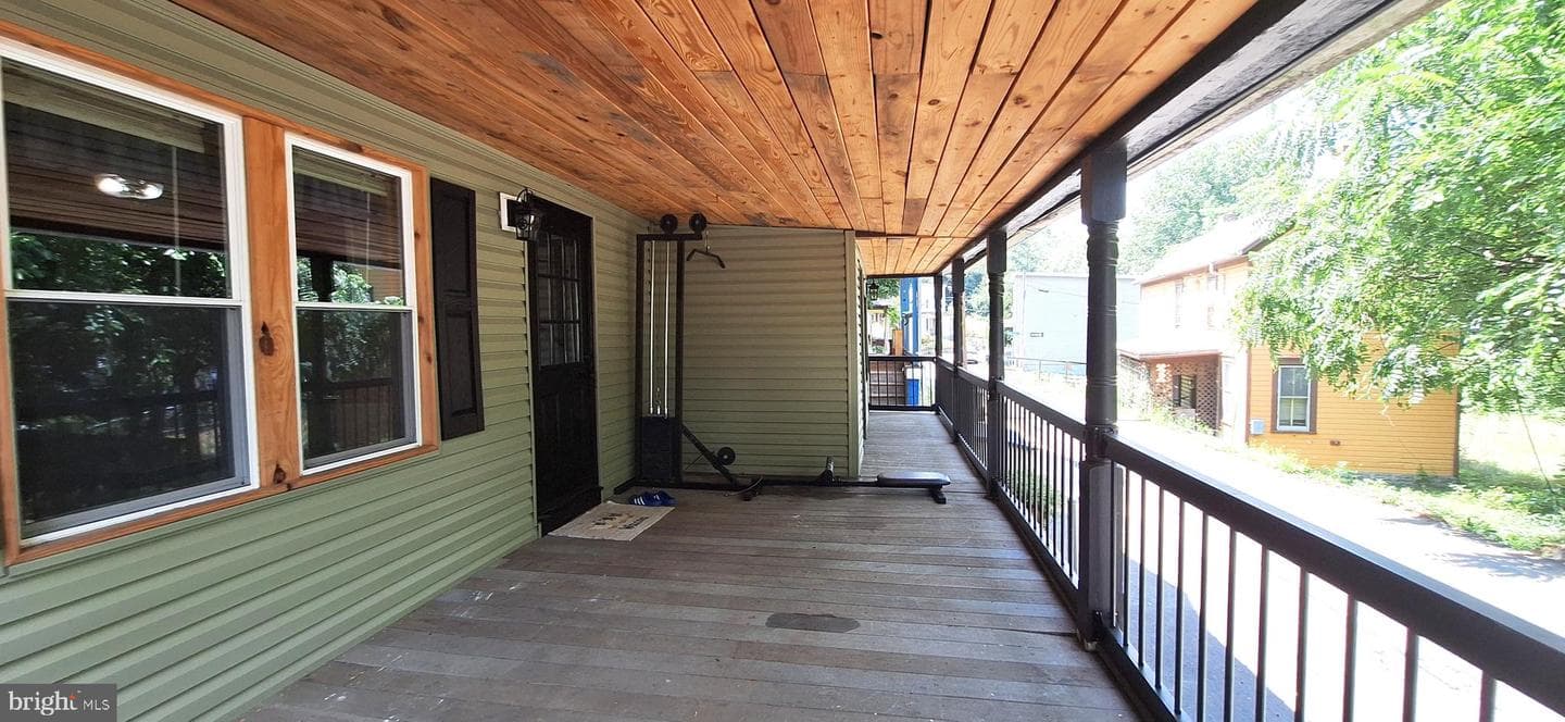 640 Baker Street photo 6