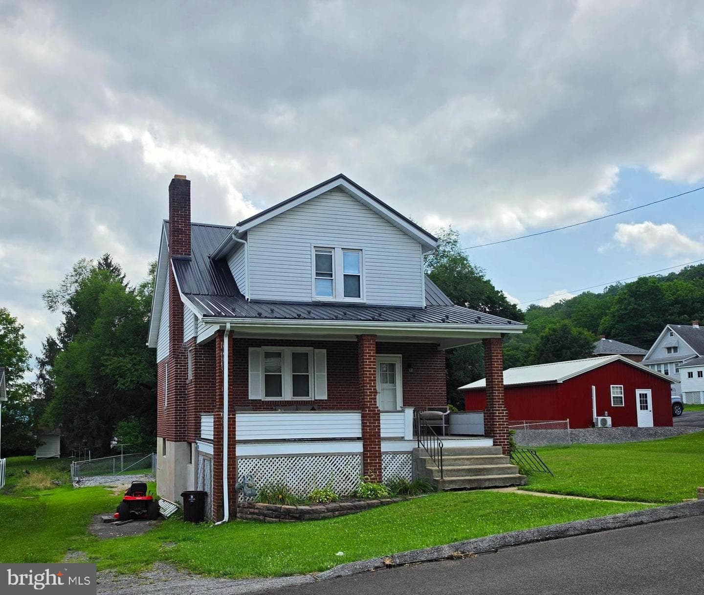 512 Forester Avenue photo 4