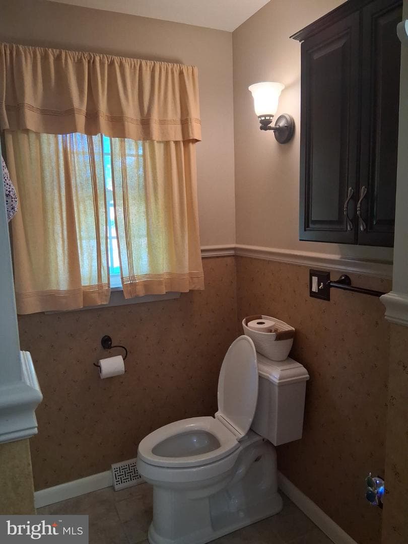 12910 Growdenvale Drive NE photo 17