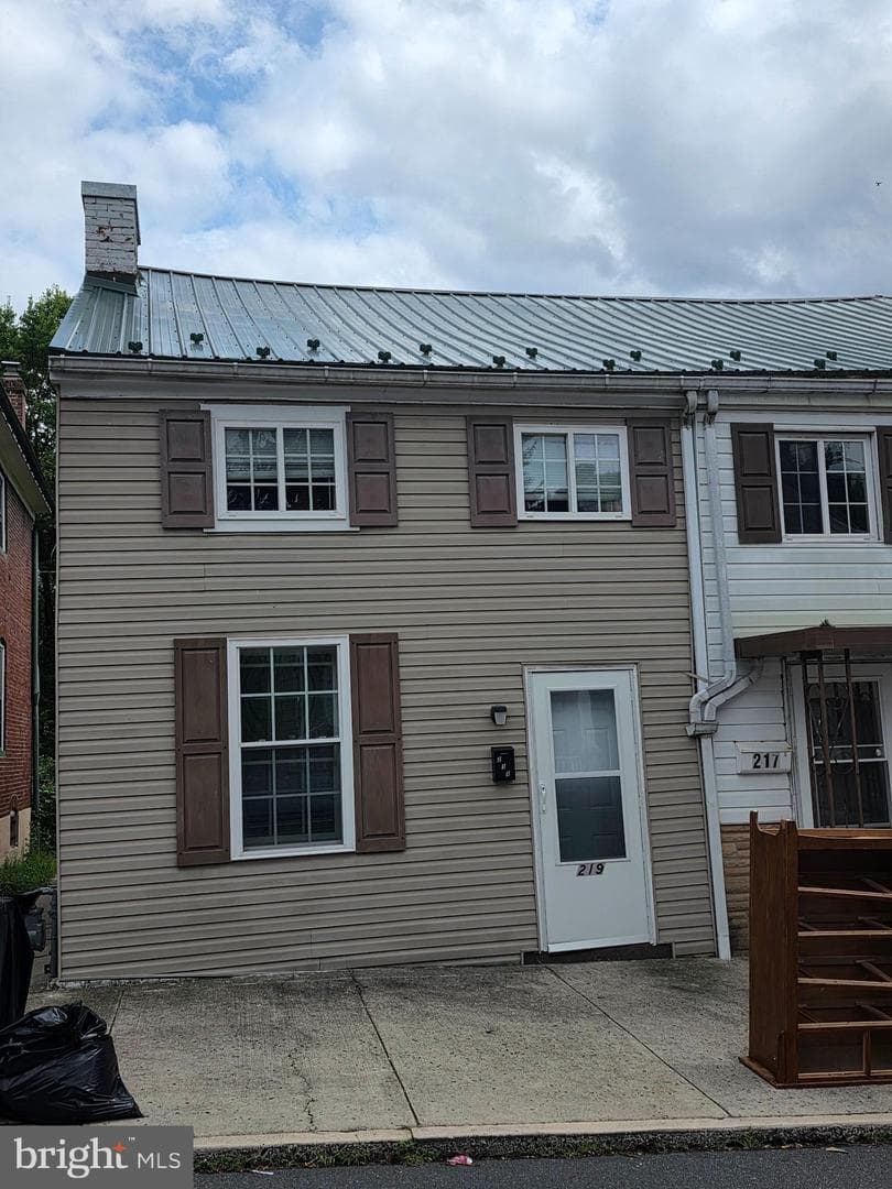 219 Pear Street photo 1