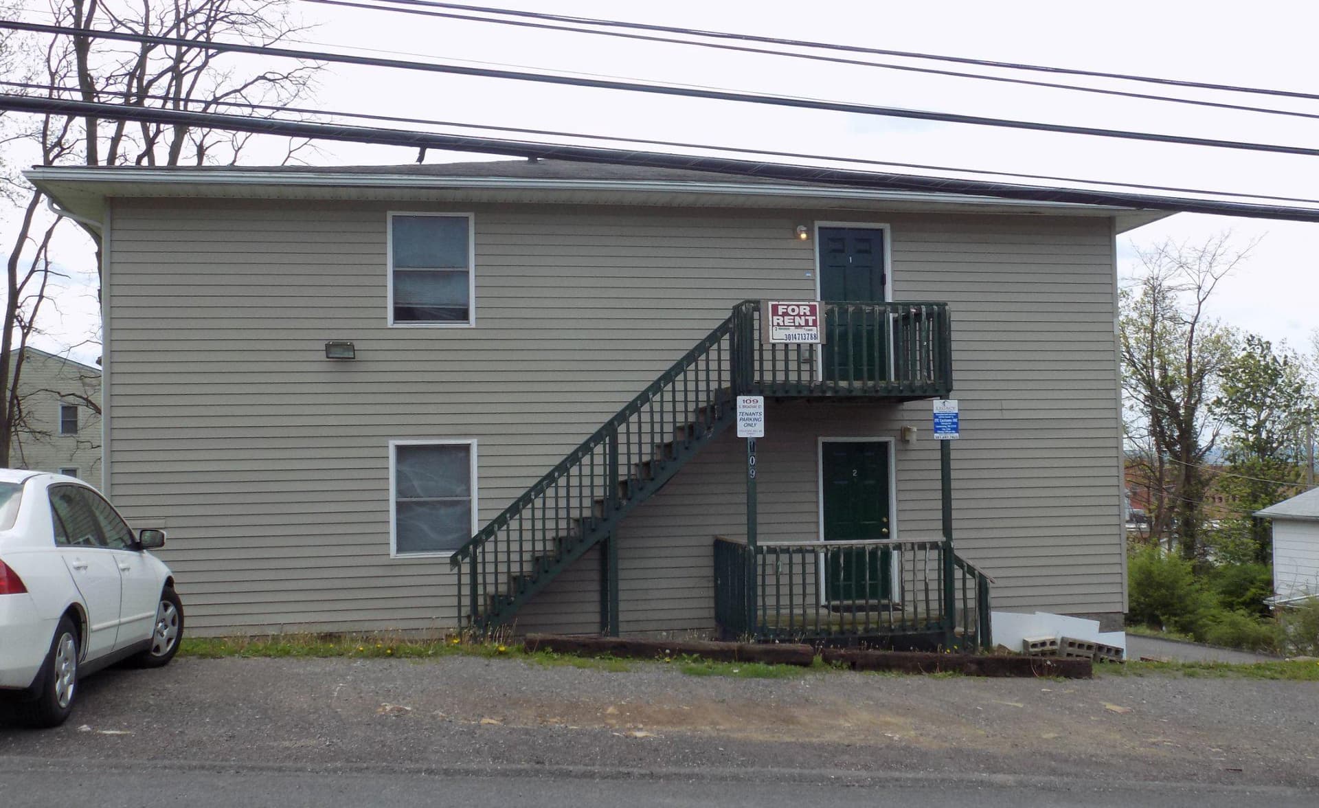 109 S Broadway Street photo 1